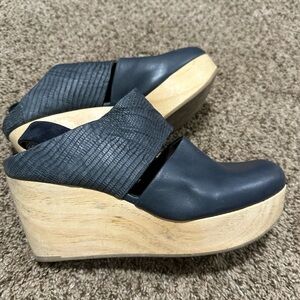 Women’s Coclico wood navy platform leather snake wedge heel 9.5